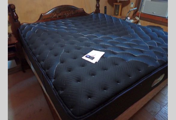 Auction listing photo