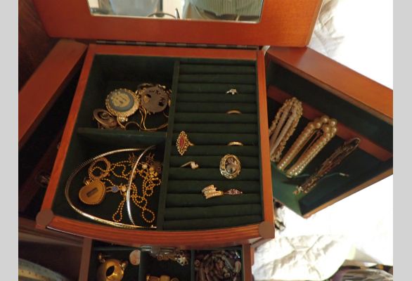 Auction listing photo