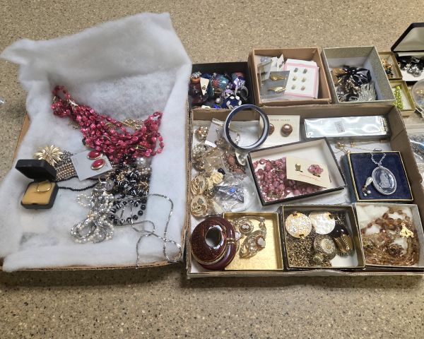 Auction listing photo