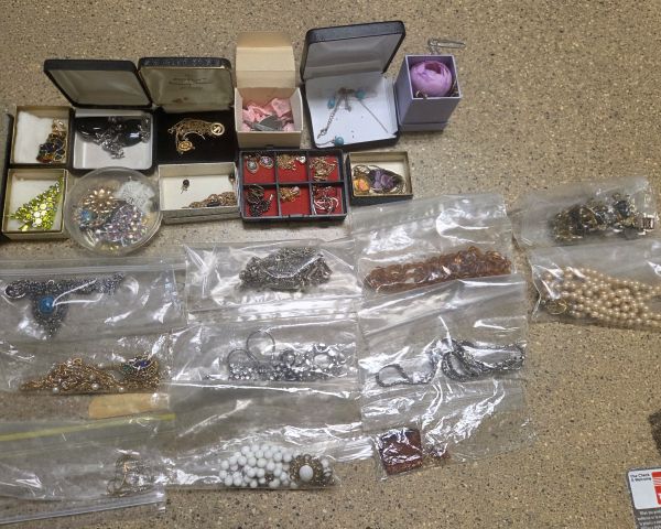 Auction listing photo