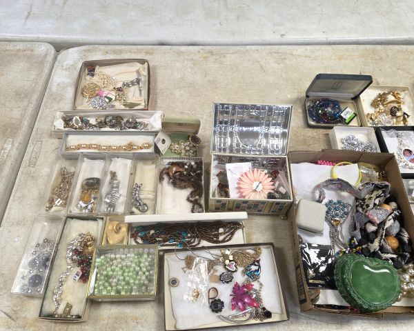 Auction listing photo