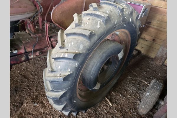 Auction listing photo