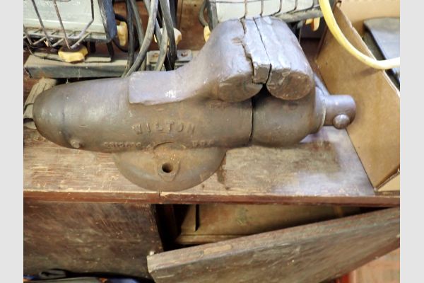 Auction listing photo