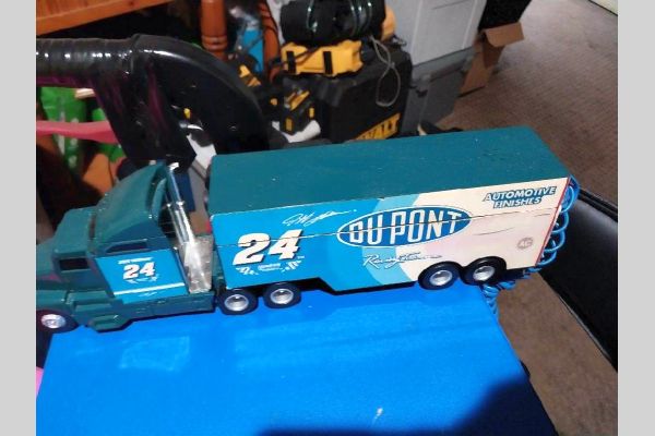 Auction listing photo