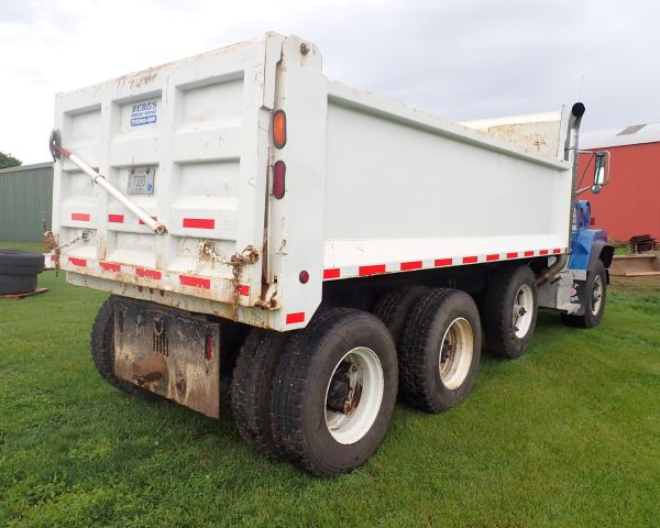 Auction listing photo