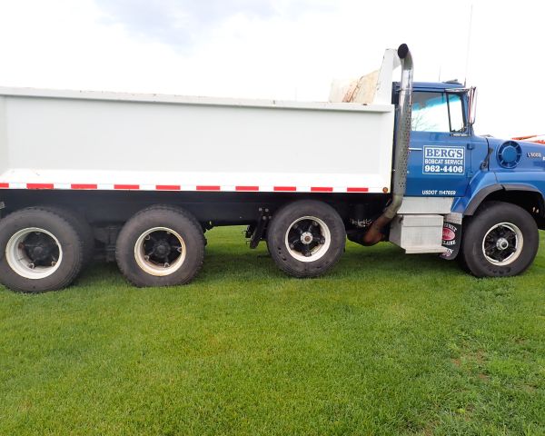Auction listing photo